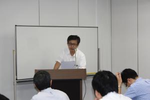 19日午前の鈴木理事の講義風景