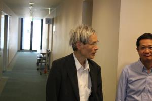 ランチョンセミナーへ向かう塩路会長