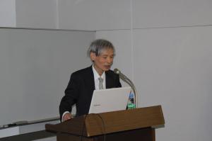 ご講演中の塩路会長
