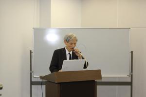 ご講演中の塩路会長