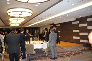 閉会挨拶の覚本先生２