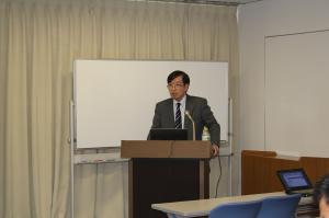 講演中の藤野代表理事