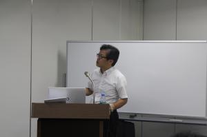 講演中の鈴木理事２